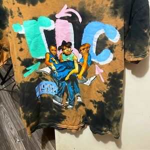 It has been worn a couple times it’s in great shape!!